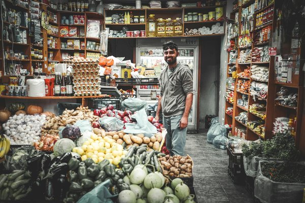 What are the top backsplash ideas for narrow UK kitchens?