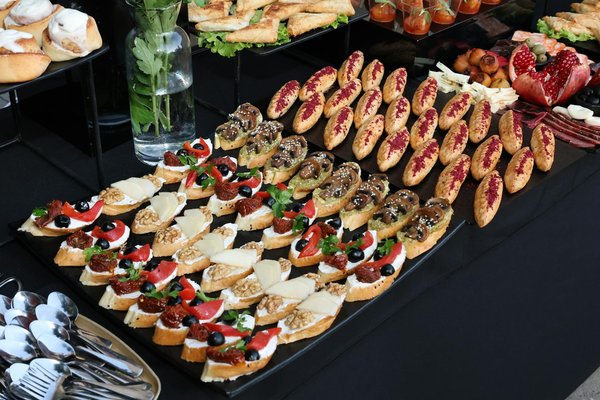 How Can UK Kitchen Trends Elevate Your Home Dining Experience?